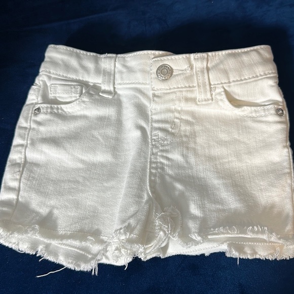 Cute white cutoff summer shorts soft denim for toddler girl - Picture 4 of 4